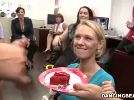 Mann stripper cums an ihrer slice von cake