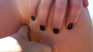 Felicity feline bekommt ihrer poloch fingered von park ranger