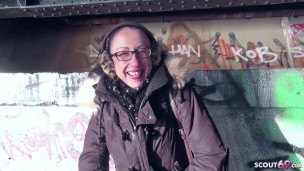 Deutsche SCOUT probiert zierliche Deutscher reife Frau STELLA zu vögeln in Strassen vorstellung