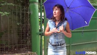 versaute Hausfrau de 45 ans baisée dans le jardin ganzer Video