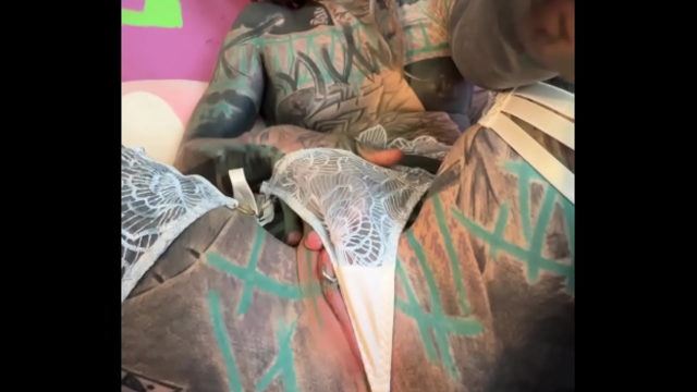 Geile Deutsche beim Dirty Talk – Heiße Solo Masturbation